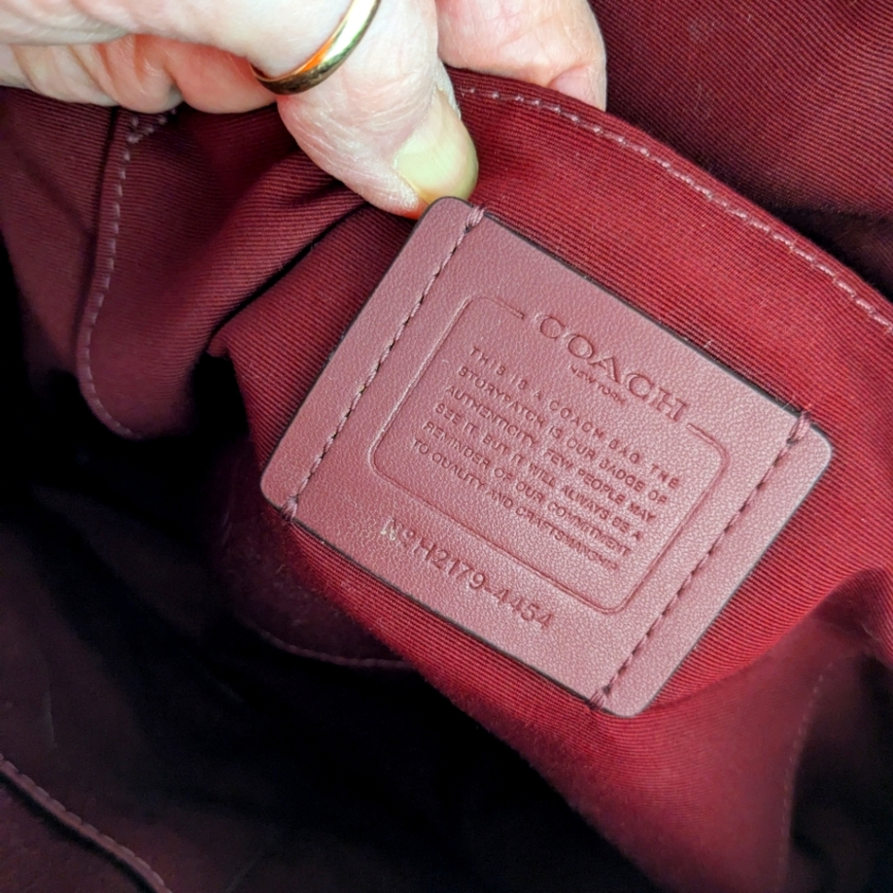 Coach Fiona Bag Red ♥️♥️♥️Like New No Call Outs 15.5 Wx 10.5 L EUC - Picture 5 of 10